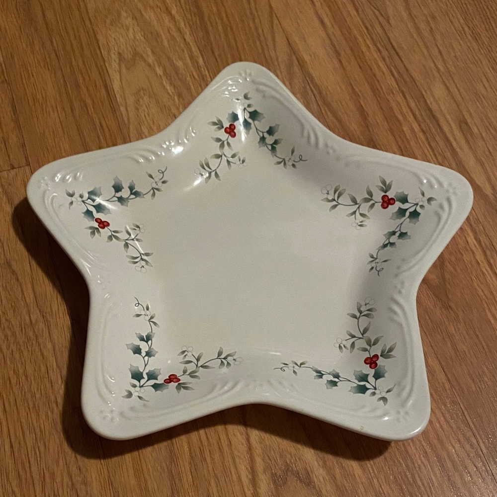 Pfaltzgraff Winterberry Star Shaped Candy/Appetizer Dish